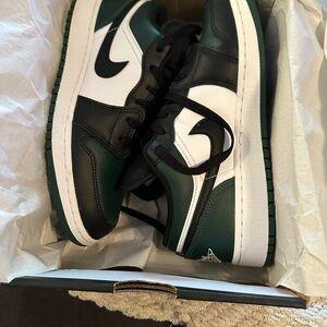 Jordan Low Top Sneakers - Green/Black/White